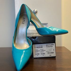 ANA CLAIRE Turquoise heels